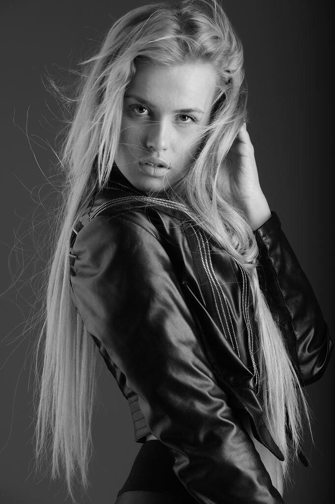 Ksenia — Model & Hostess in Paris photo 1