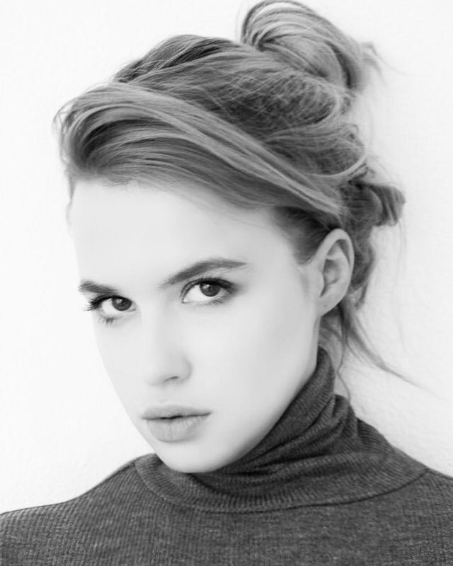 Ksenia — Model & Hostess in Paris photo 17