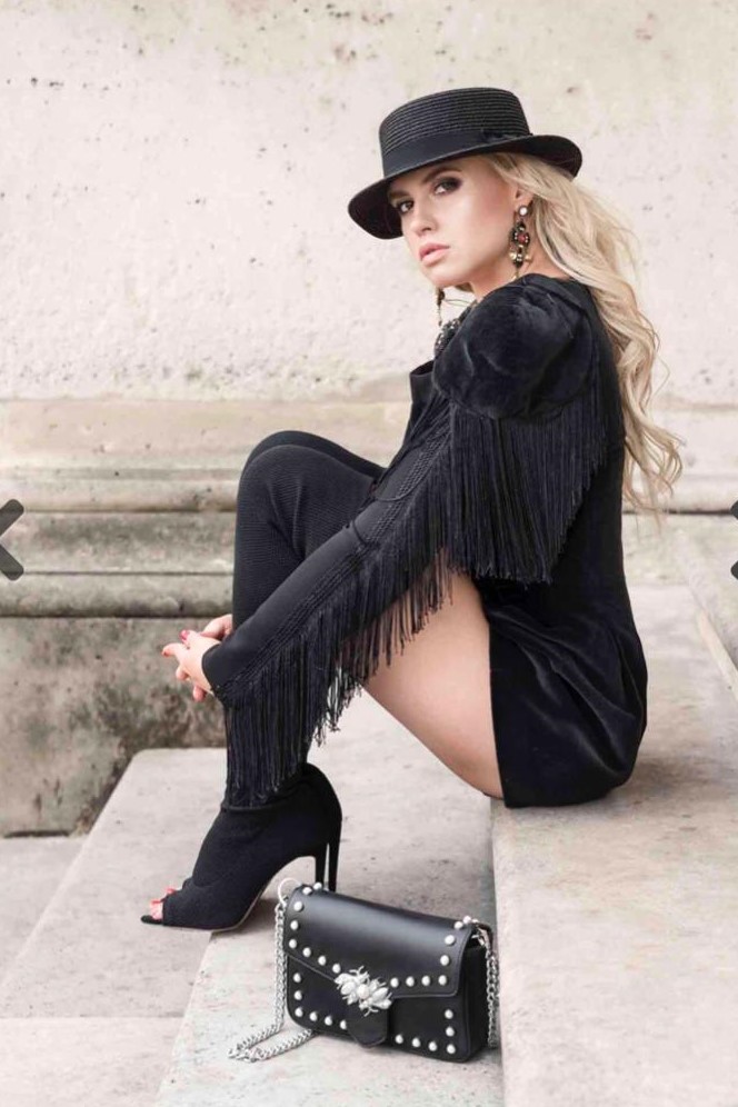 Ksenia — Model & Hostess in Paris photo 18