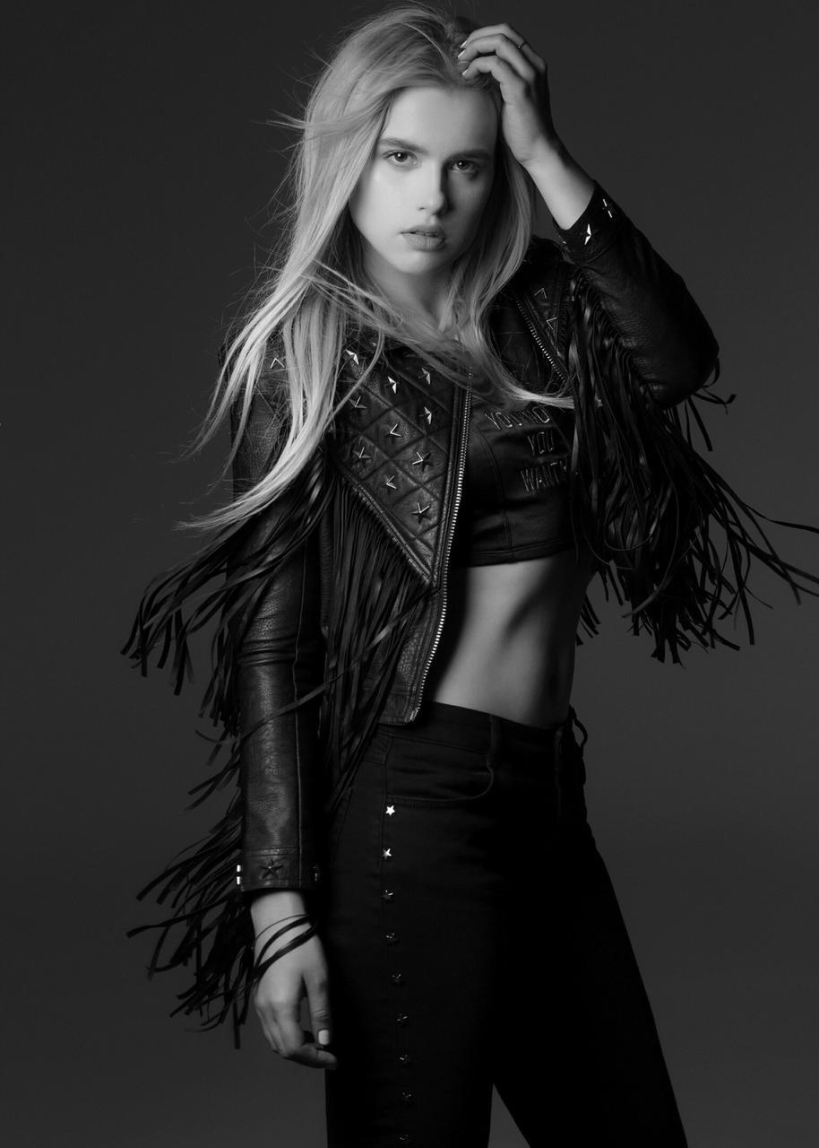 Ksenia — Model & Hostess in Paris photo 4