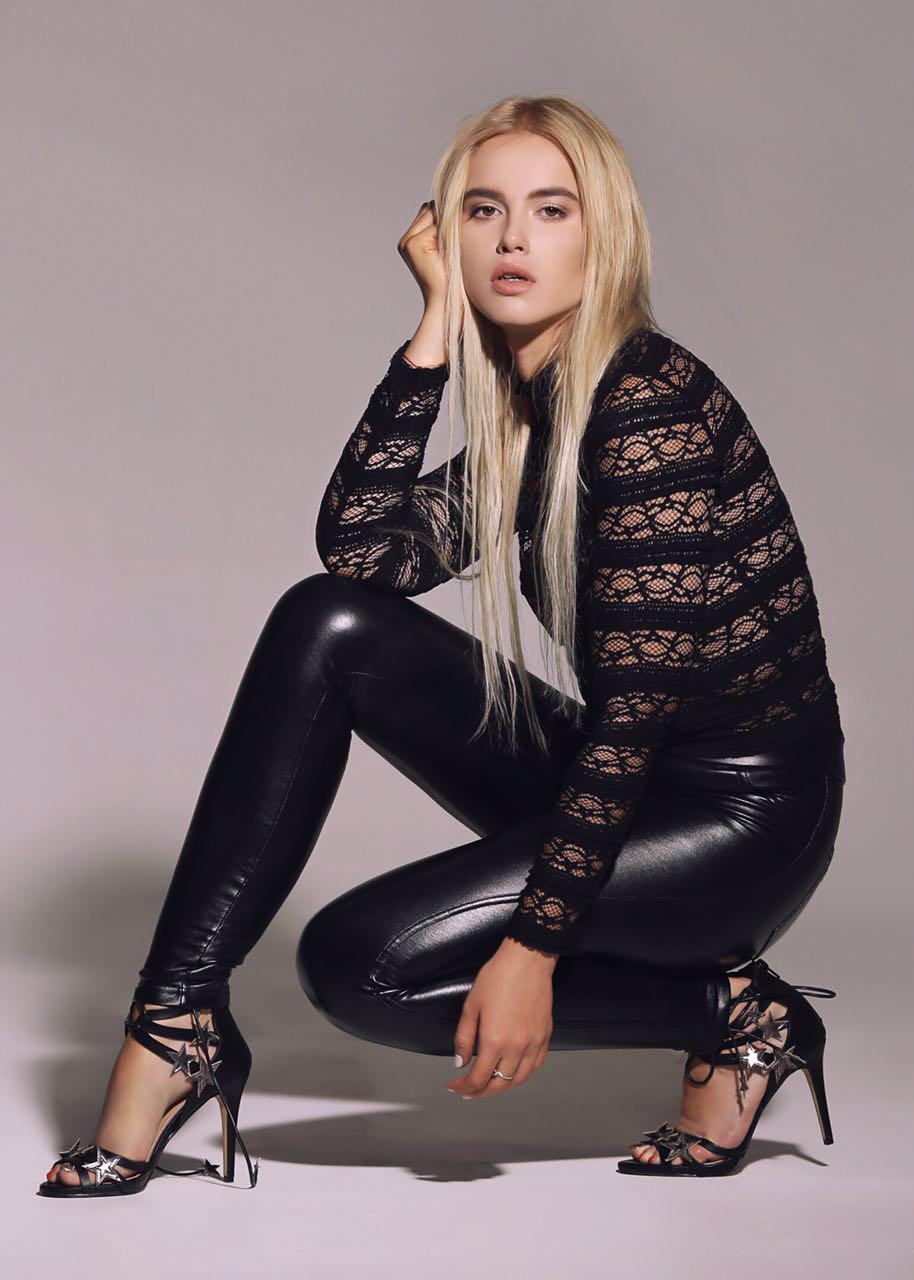 Ksenia — Model & Hostess in Paris photo 8