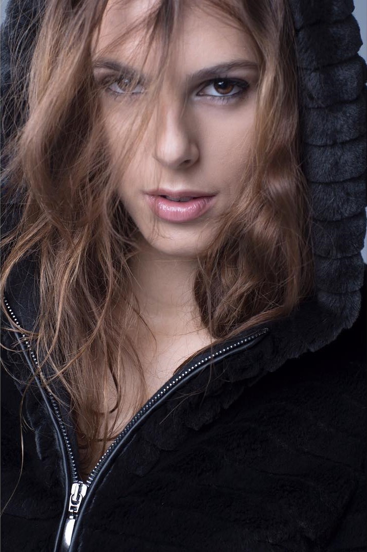 Colas — Model & Hostess in Paris photo 9