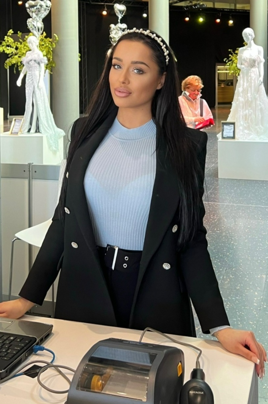 Kamila — Model & Hostess in D&uuml;sseldorf photo 6