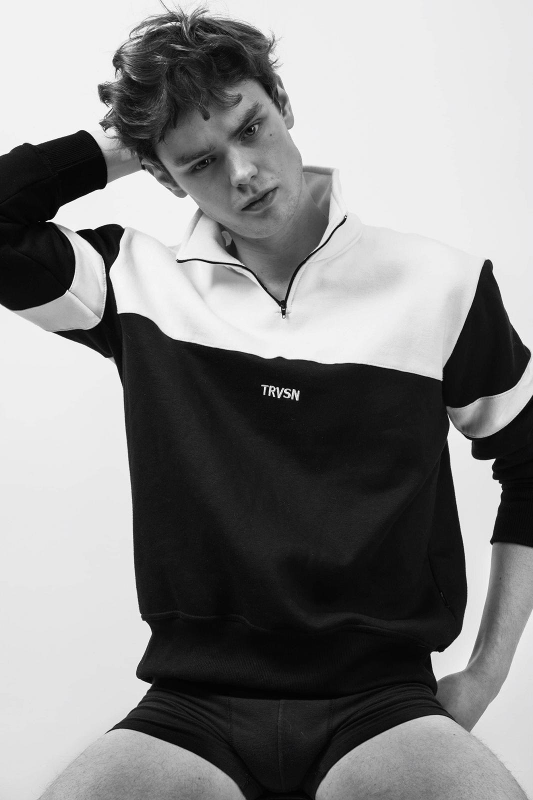 Thibaud — Model & Host in Paris photo 1