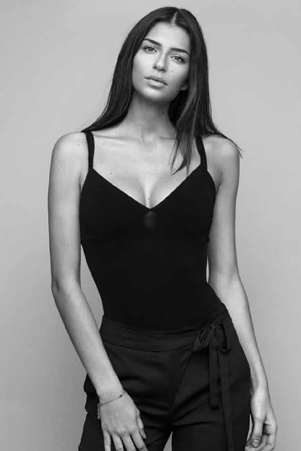 Julia — Model & Hostess in Paris photo 10