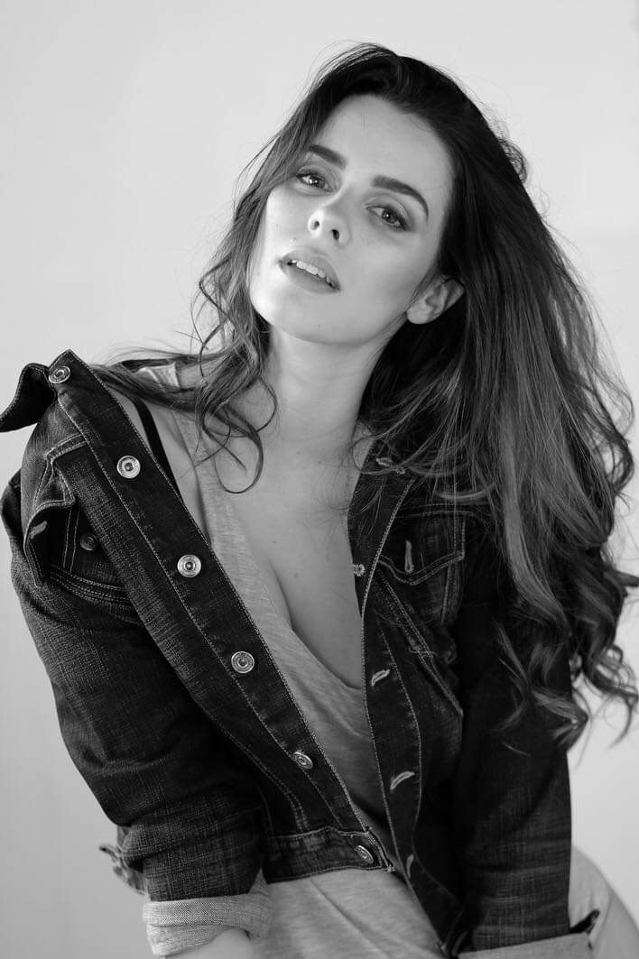 Silvia — Model & Hostess in Milano photo 7