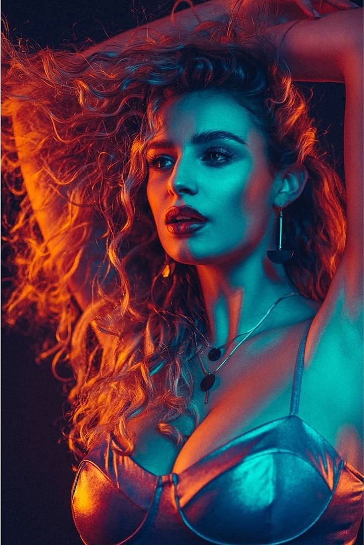 Isabelle — Model & Hostess in Surrey photo 3