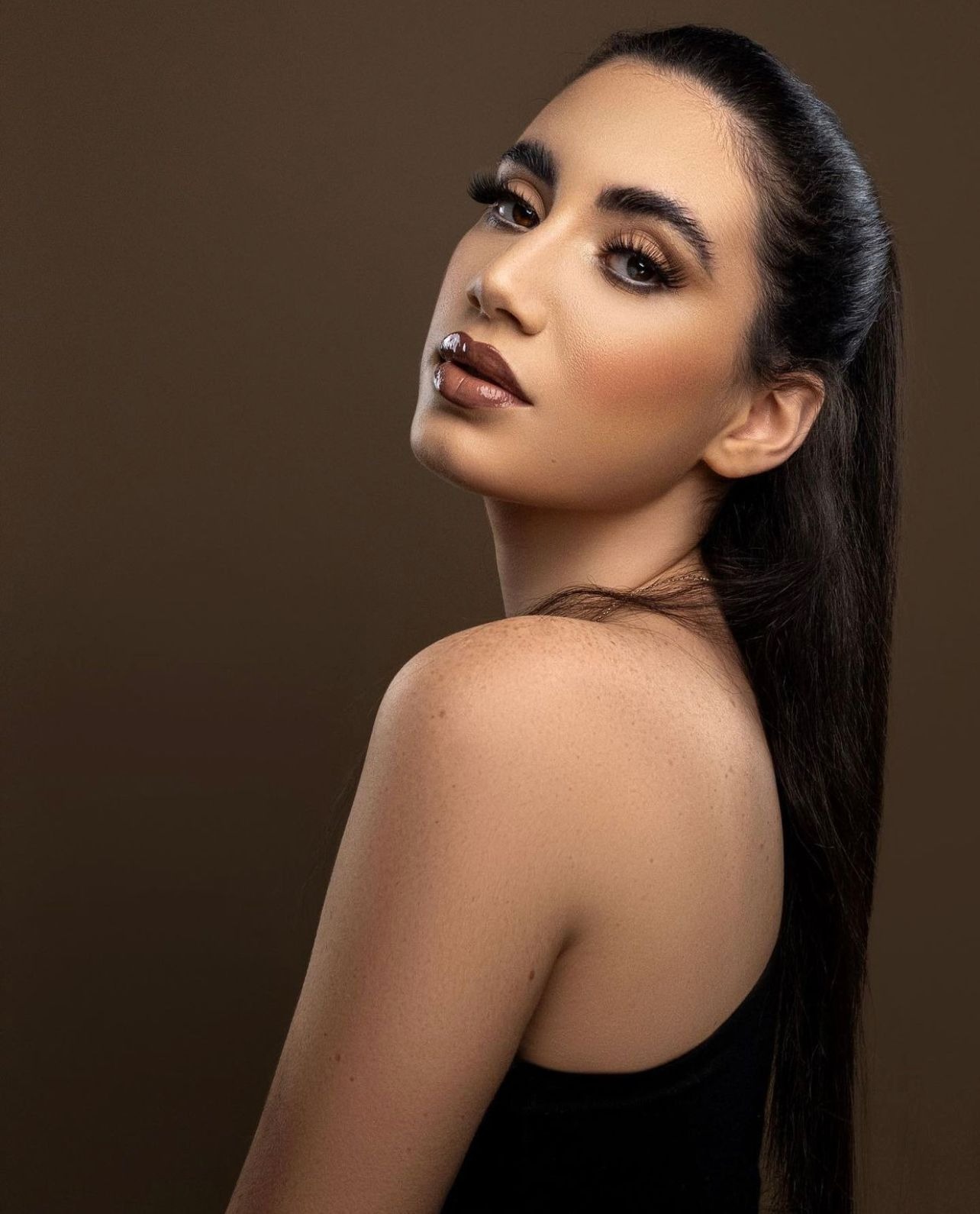 Yasmine — Model & Hostess in Paris photo 11