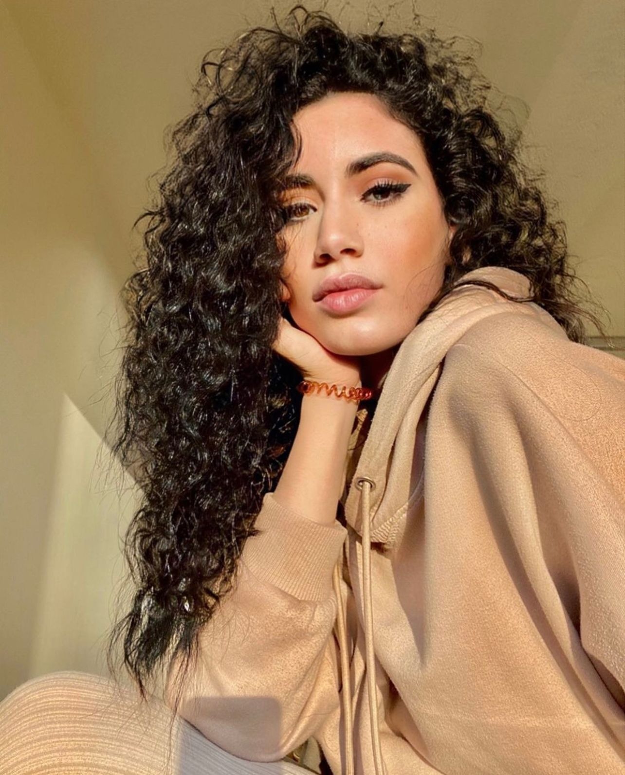 Yasmine — Model & Hostess in Paris photo 2