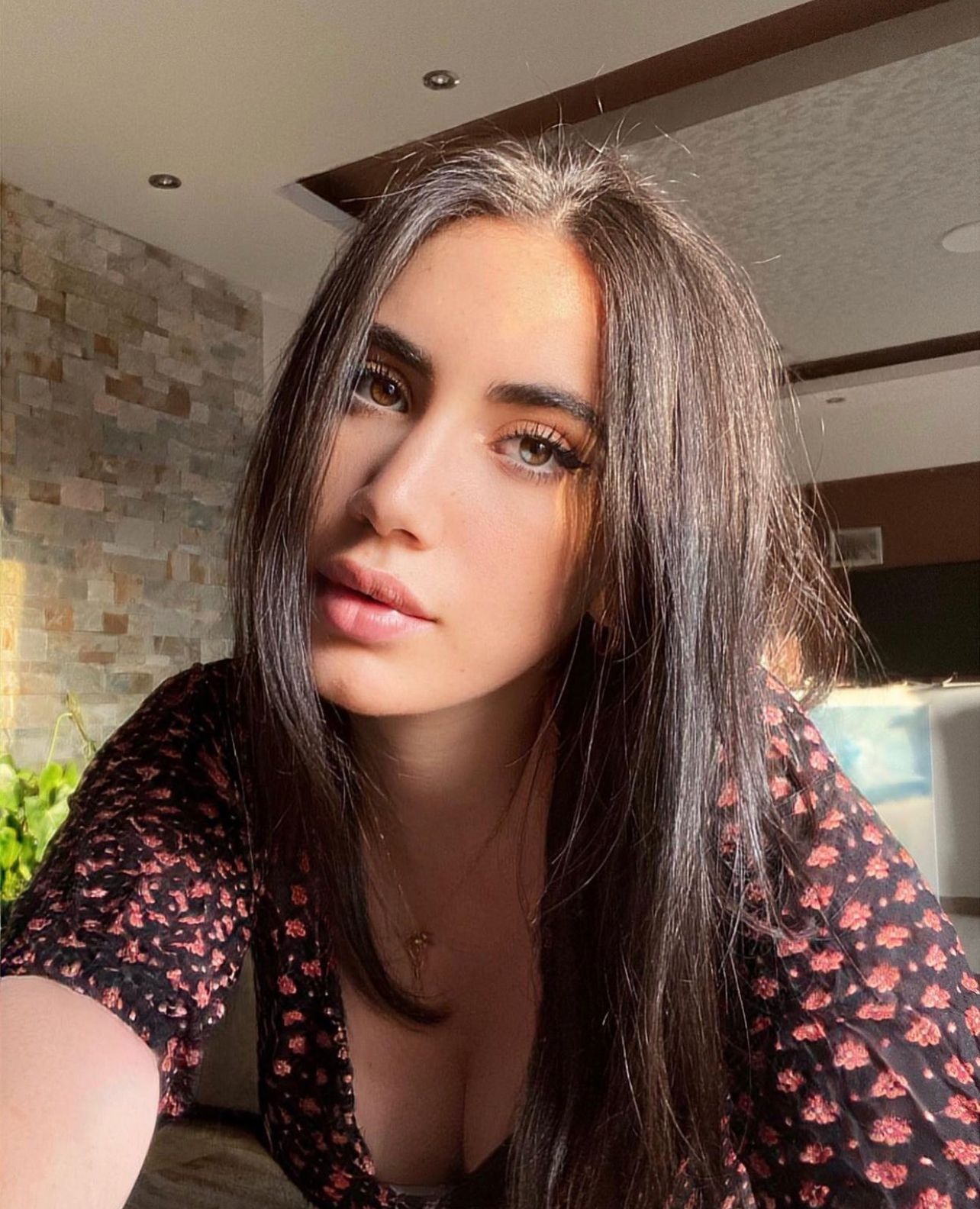 Yasmine — Model & Hostess in Paris photo 9