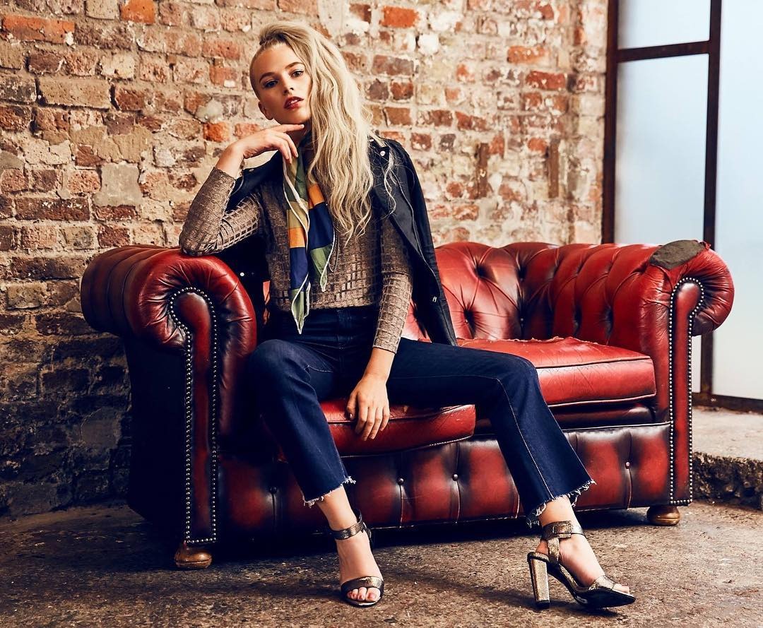 Ausrine — Model & Hostess in Greater London photo 30