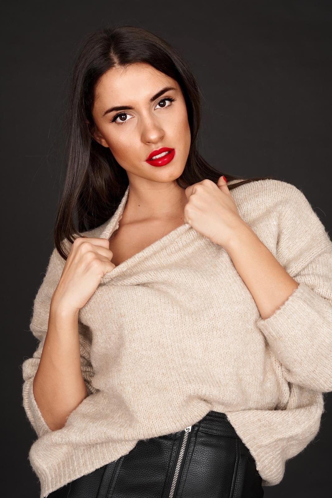 Luchiya — Model & Hostess in Greater London photo 11