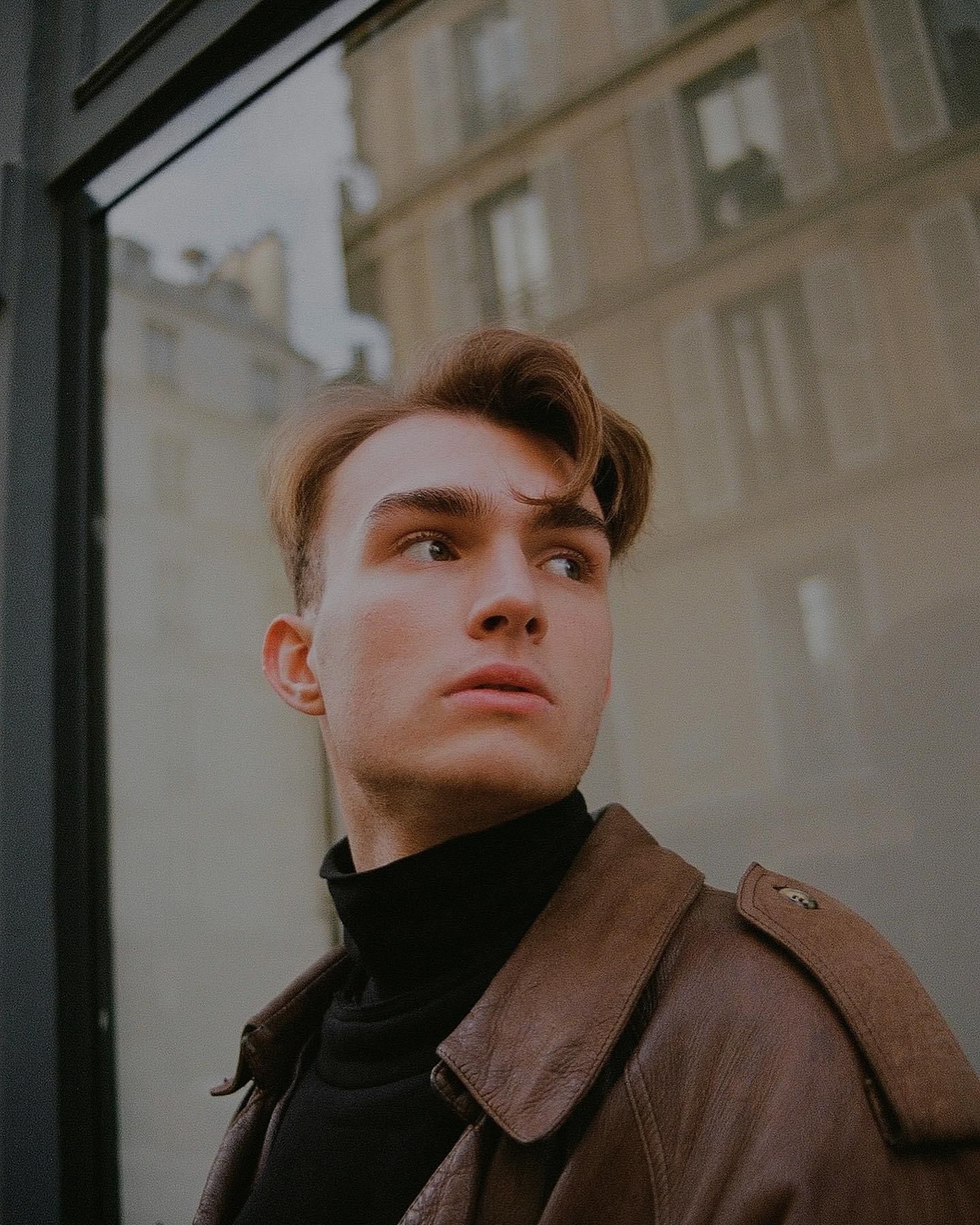 Aivis — Model & Host in Asni&egrave;res-sur-seine photo 1