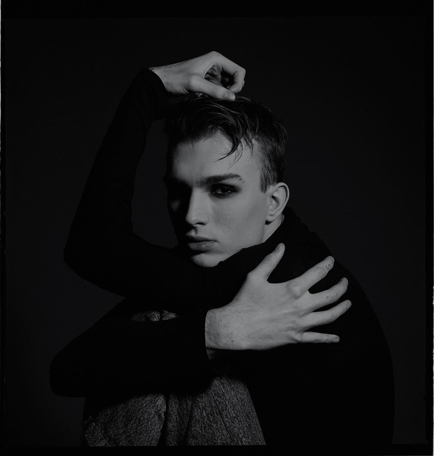 Aivis — Model & Host in Asni&egrave;res-sur-seine photo 14
