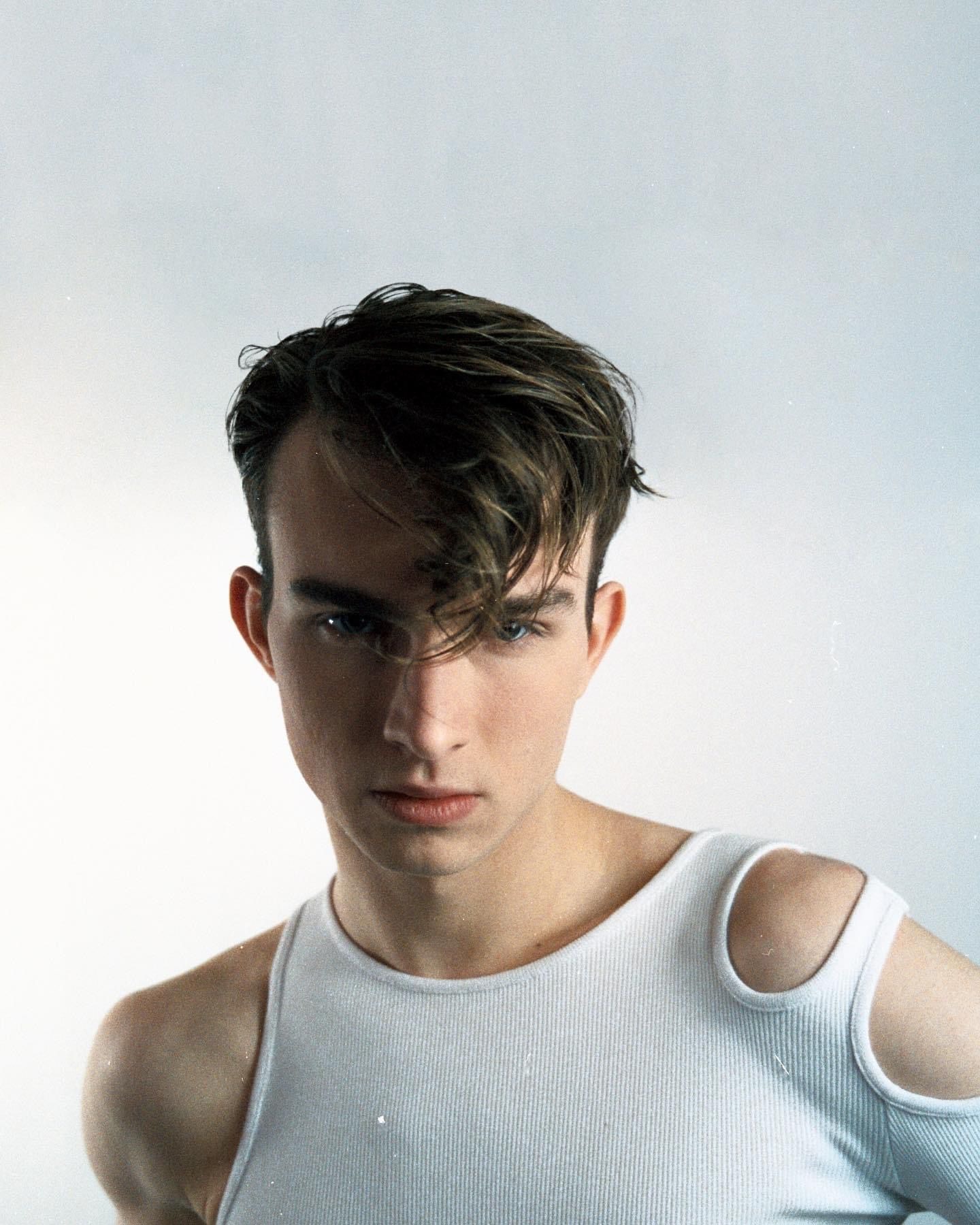 Aivis — Model & Host in Asni&egrave;res-sur-seine photo 15