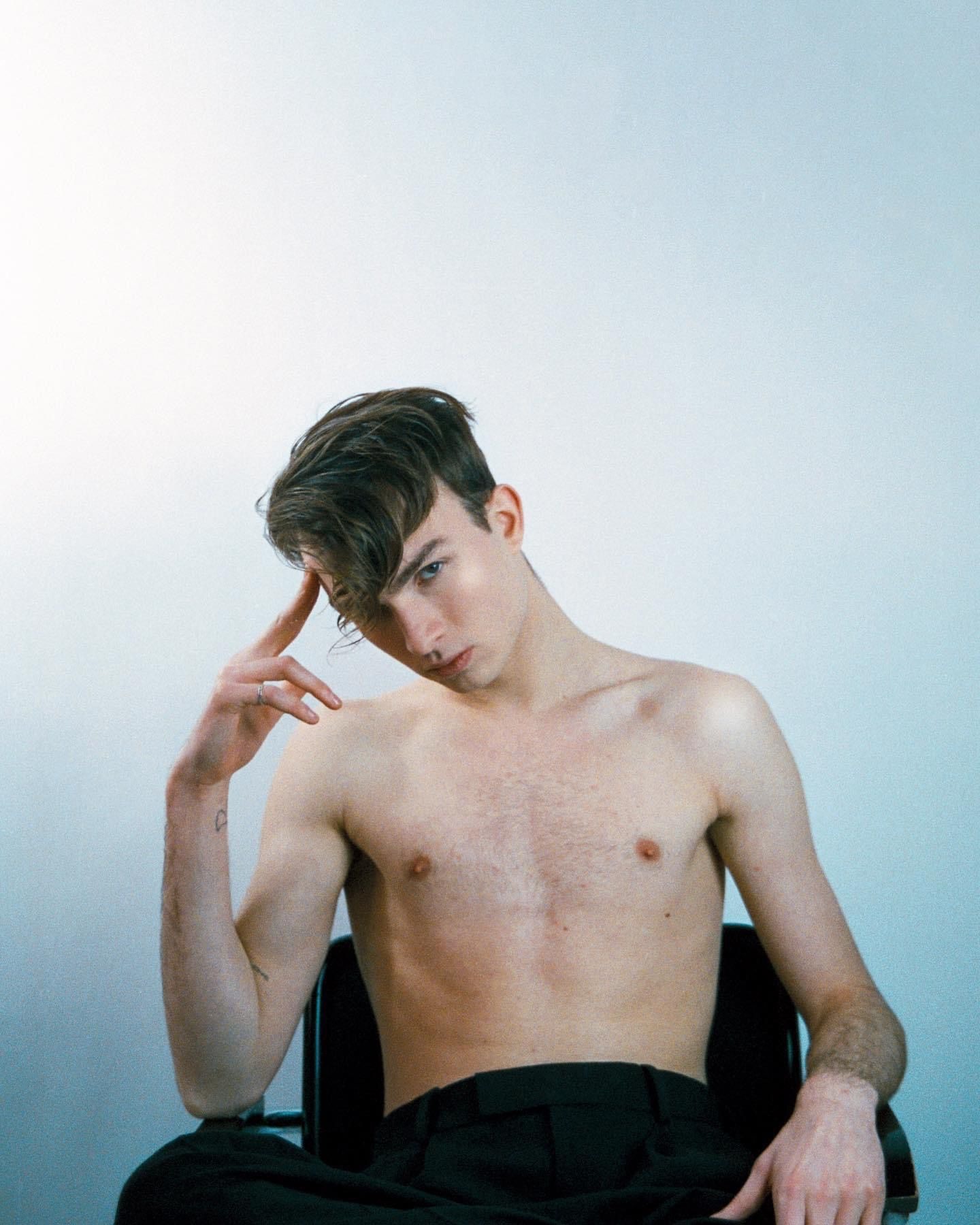 Aivis — Model & Host in Asni&egrave;res-sur-seine photo 17