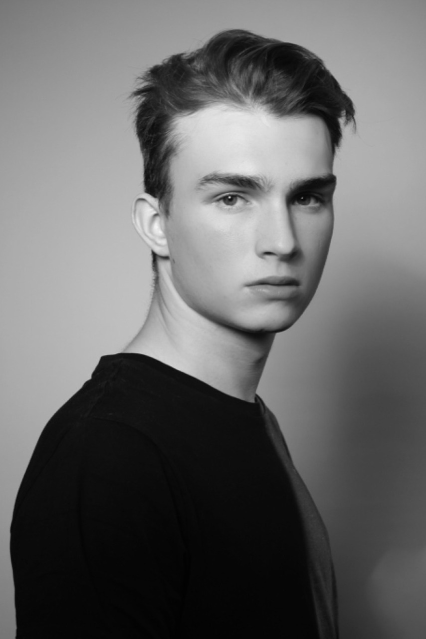 Aivis — Model & Host in Asni&egrave;res-sur-seine photo 2