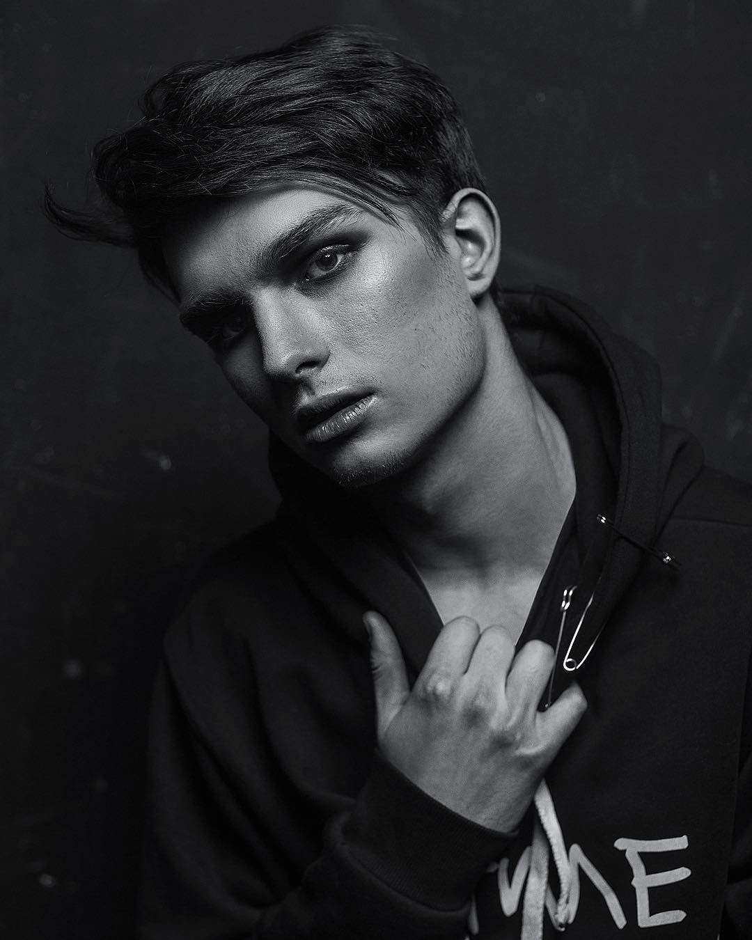 Aivis — Model & Host in Asni&egrave;res-sur-seine photo 3