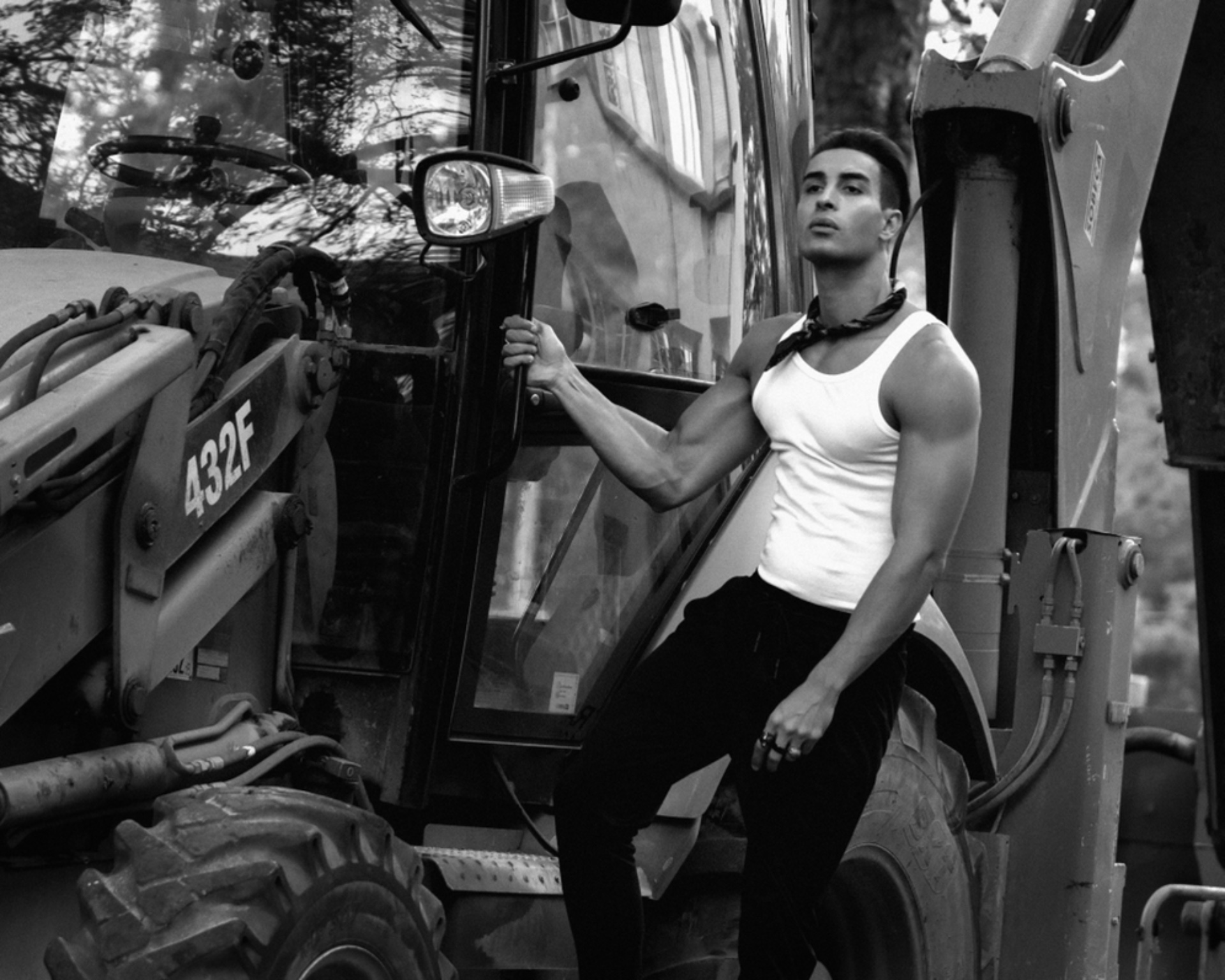Khemila — Model & Host in Aubervilliers photo 34