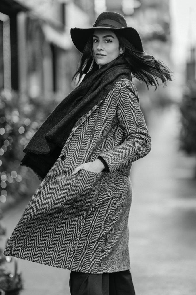 Carola photo 31 | Eye On Model