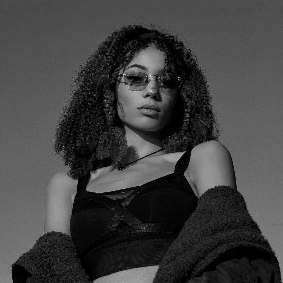 Mossane — Model & Hostess in Gen&egrave;ve photo 13