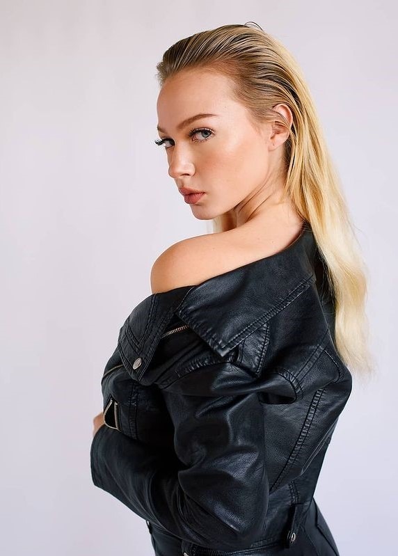 Shannon — Model & Hostess in New York photo 8