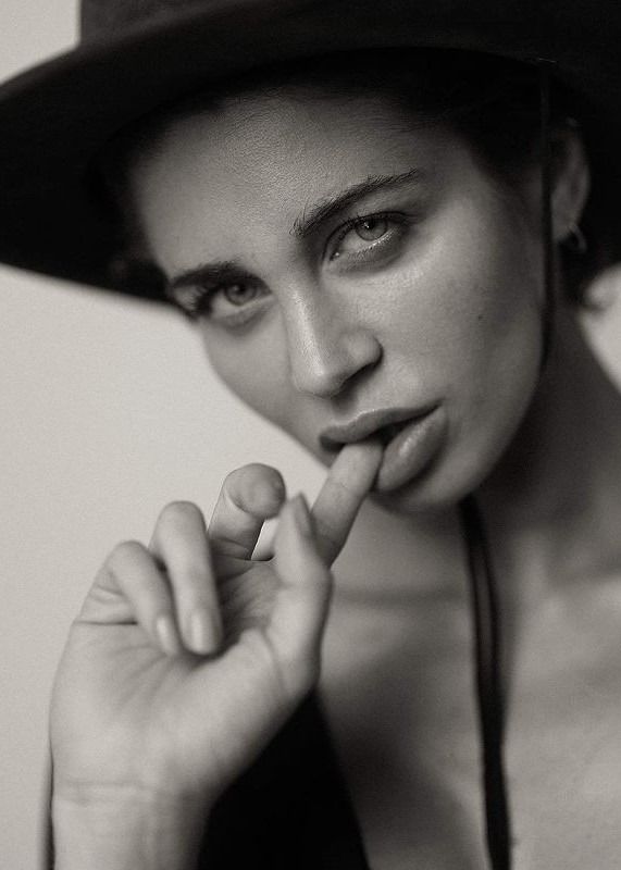 Corinne — Model & Hostess in Milano photo 32