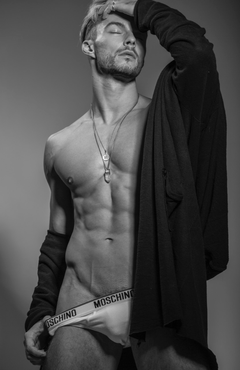 Ivan — Model & Host in H&uuml;rth photo 6