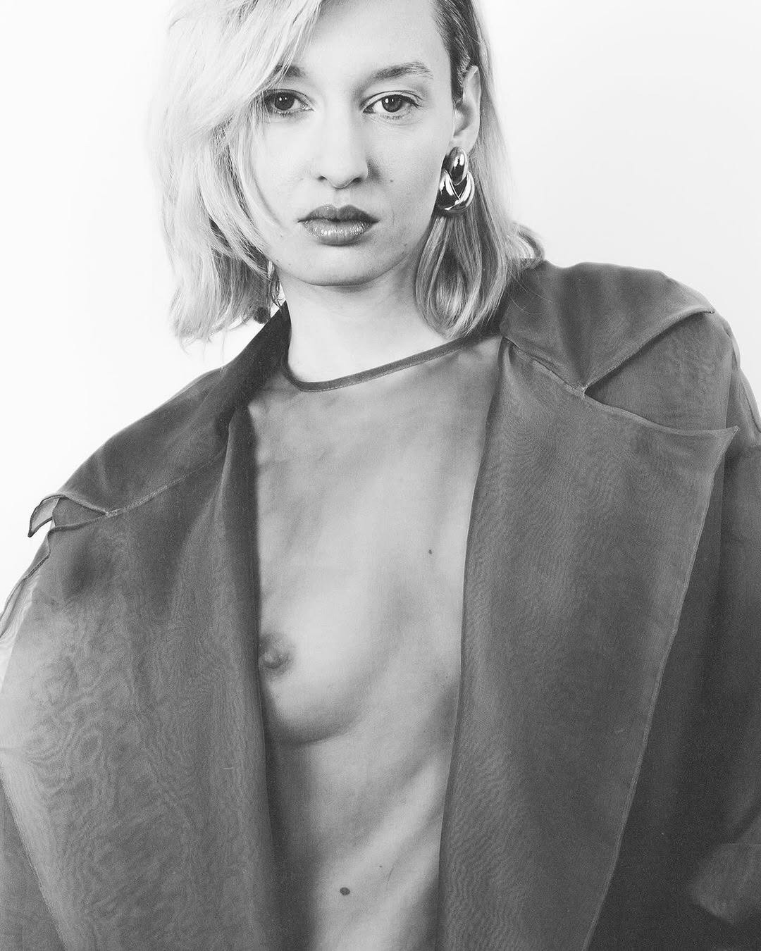 Chiara — Model & Hostess in Milano photo 22