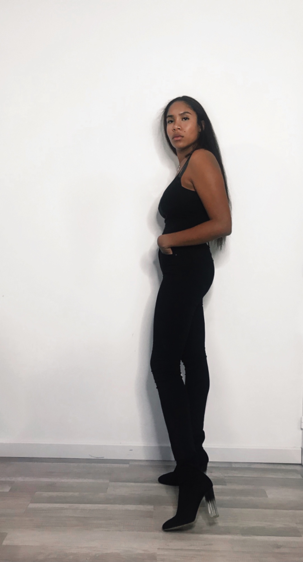 Fiona — Model & Hostess in Paris photo 2