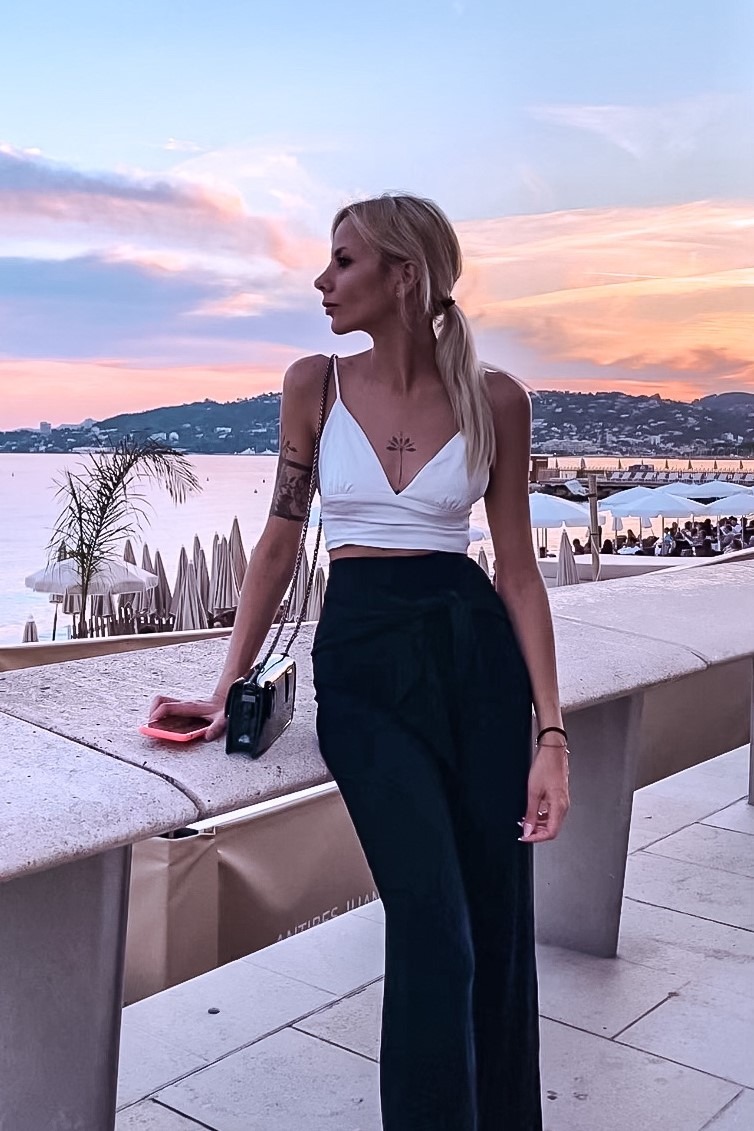 Camilla — Model & Hostess in Milano photo 3