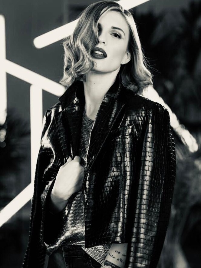 LUCREZIA — Model in Novegro-tregarezzo | Eye On Model