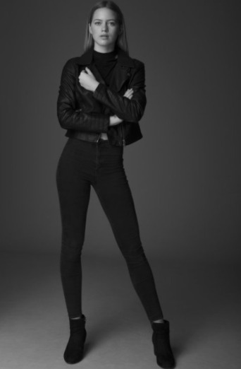 Zara — Model & Hostess in Essex photo 1