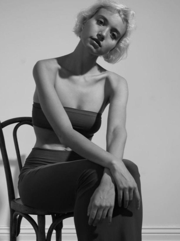 Yeko — Model & Hostess in Greater London photo 9