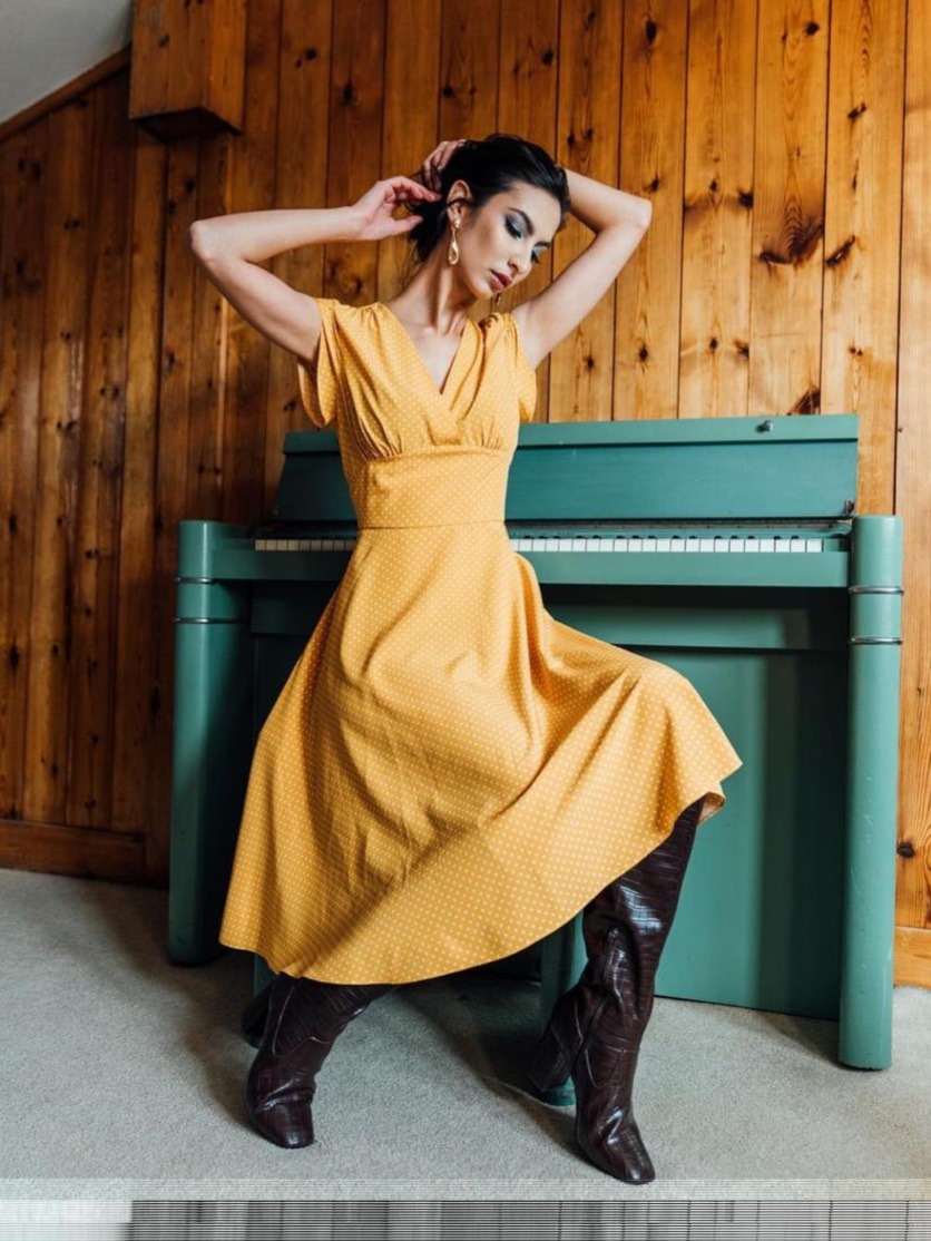 Giorgia — Model & Hostess in Wood Street Village photo 6