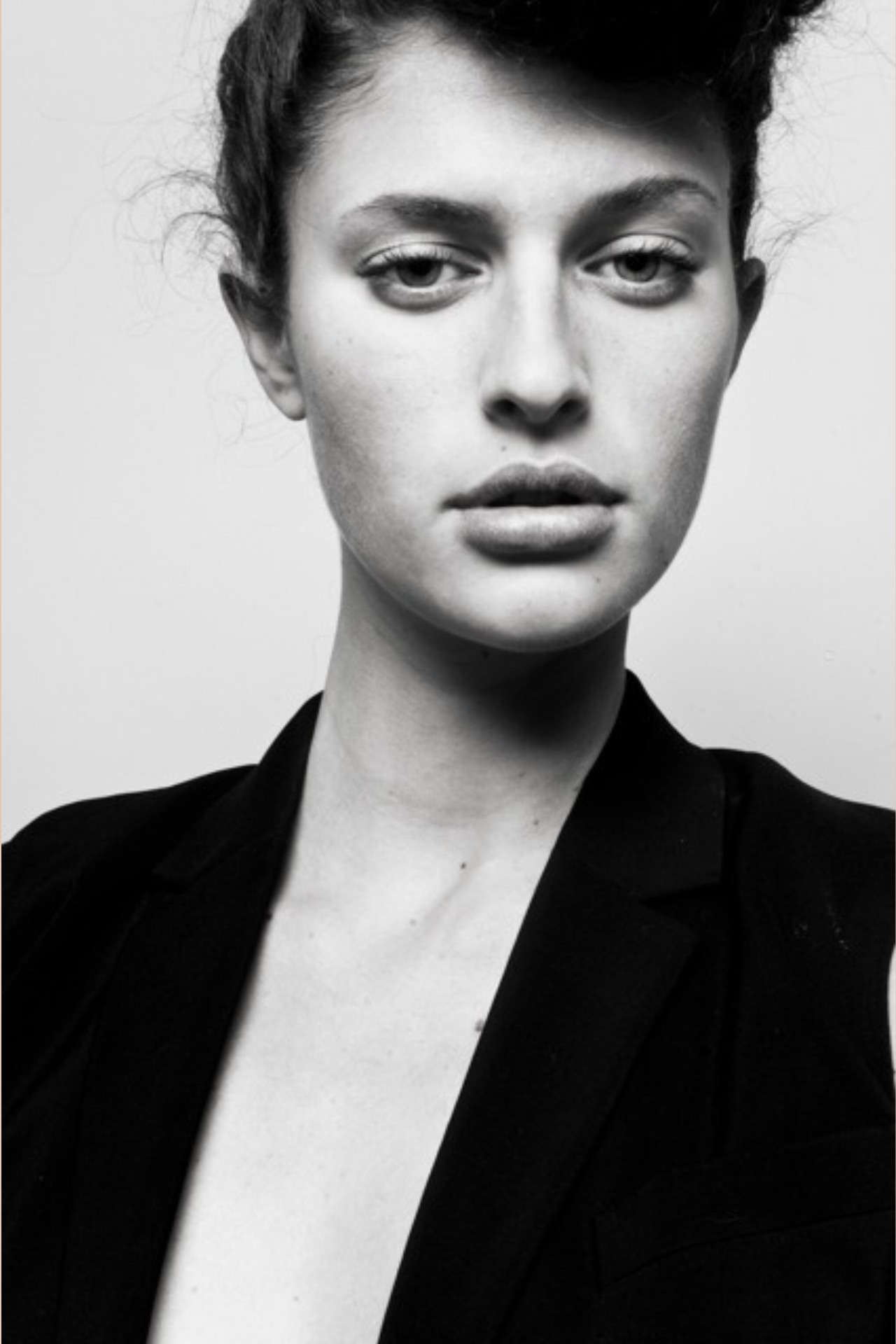 Emiliana photo 7 | Eye On Model