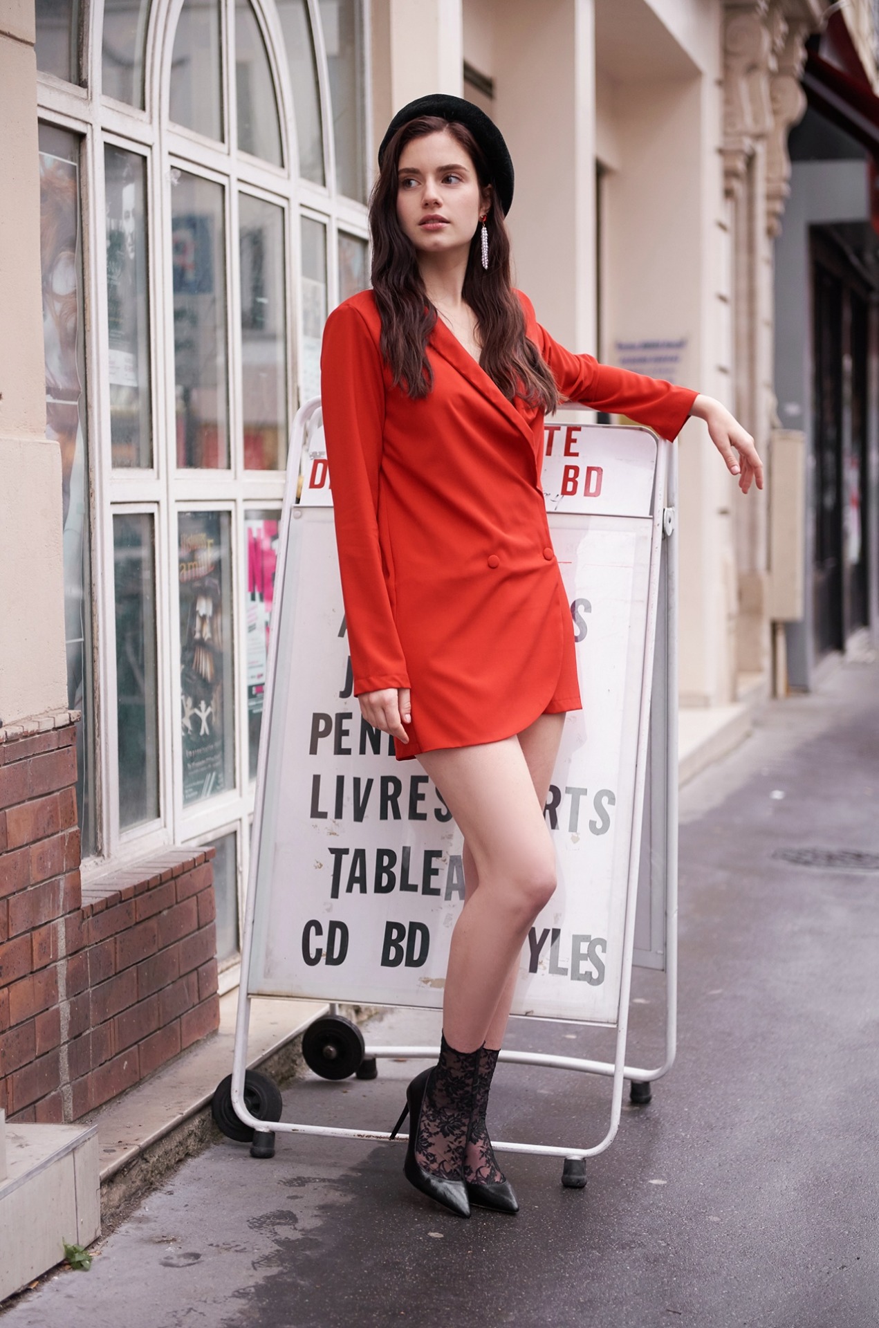 Marie — Model & Hostess in Paris photo 1