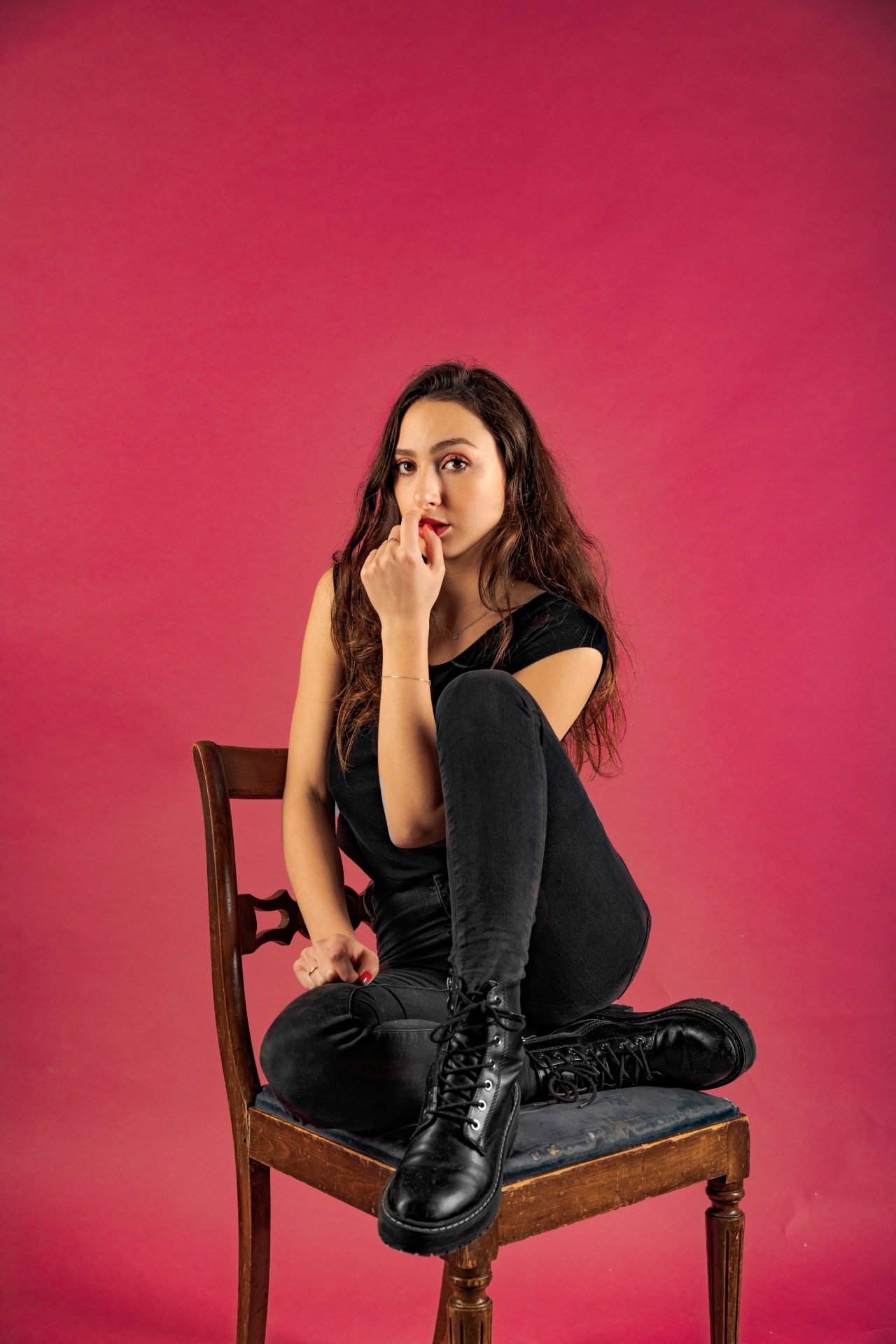 L&eacute;ora — Model & Hostess in Paris photo 3