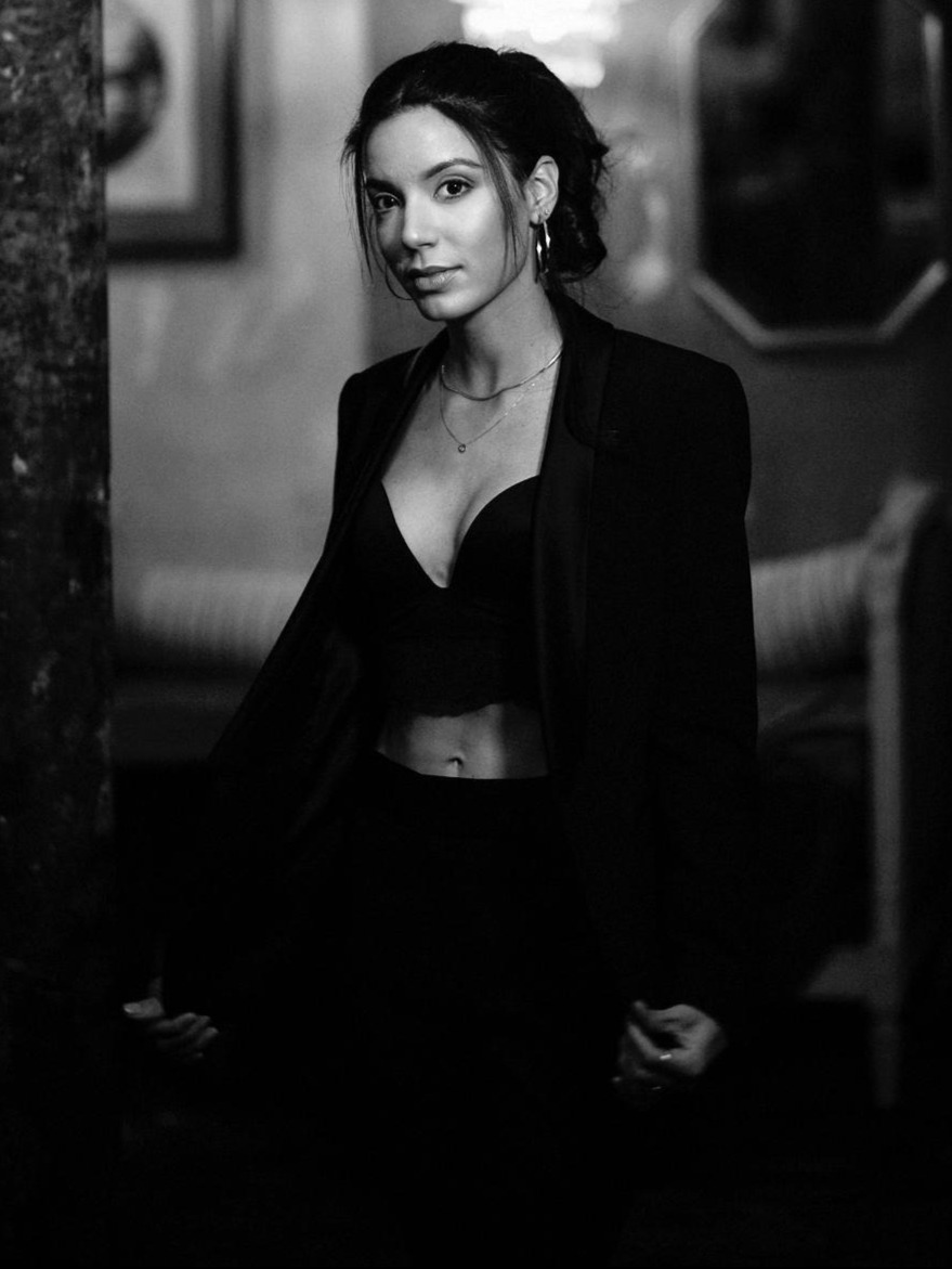 Amel — Model & Hostess in Paris photo 2