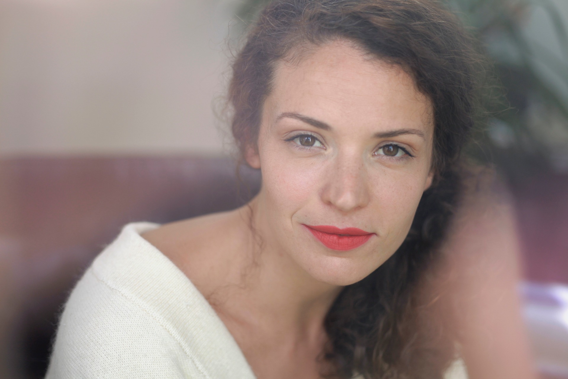 Ana&euml;lle — Model & Hostess in Paris photo 1