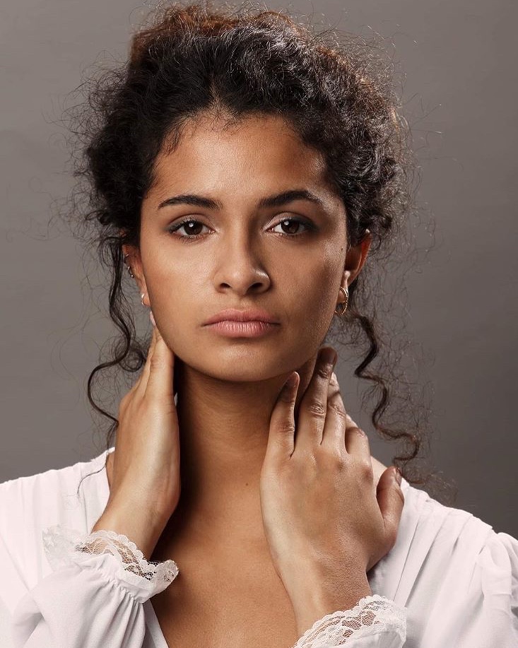 Ana — Model & Hostess in Asni&egrave;res-sur-seine photo 1