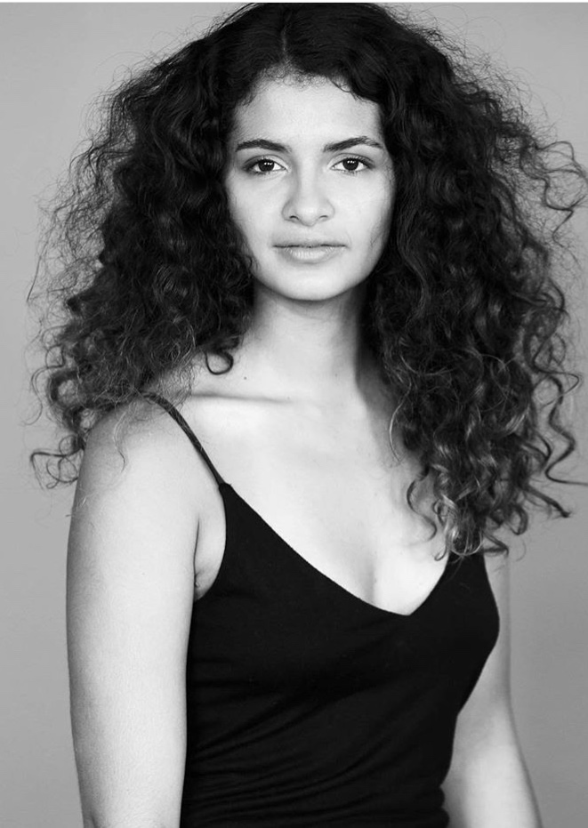 Ana — Model & Hostess in Asni&egrave;res-sur-seine photo 3