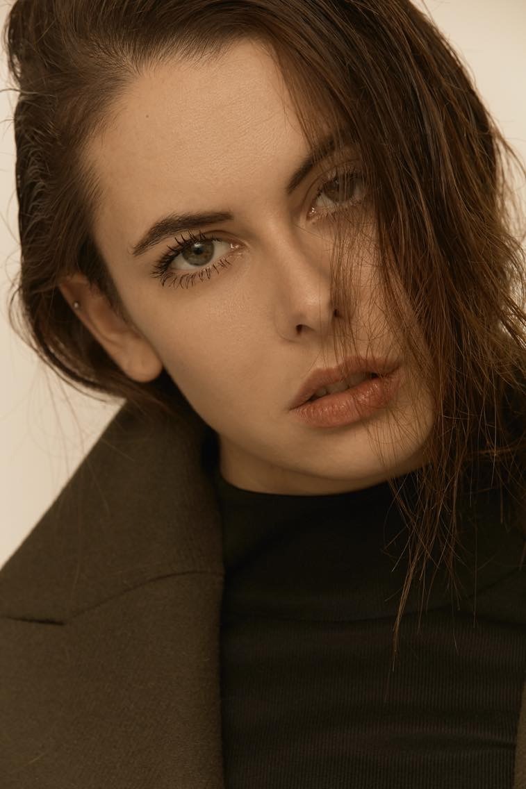 Ana&iuml;s — Model & Hostess in Paris photo 10