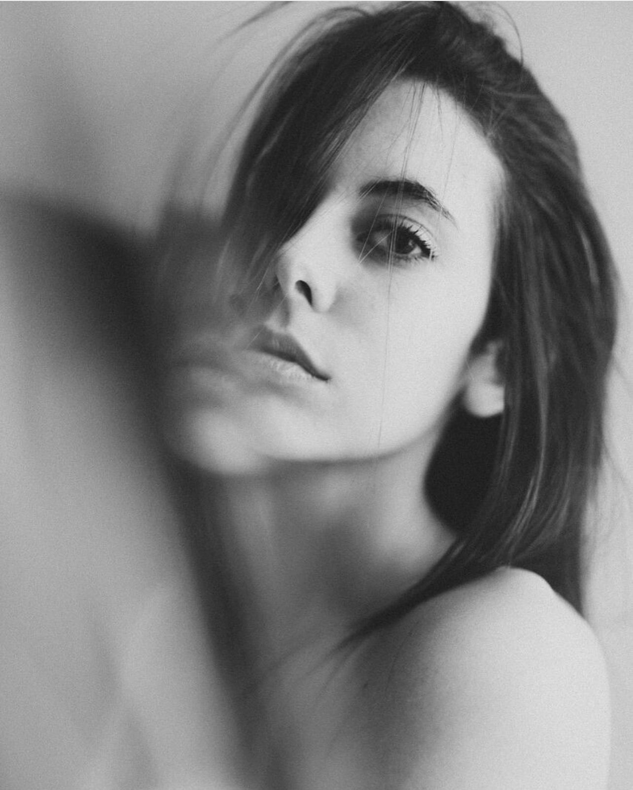 Ana&iuml;s — Model & Hostess in Paris photo 2