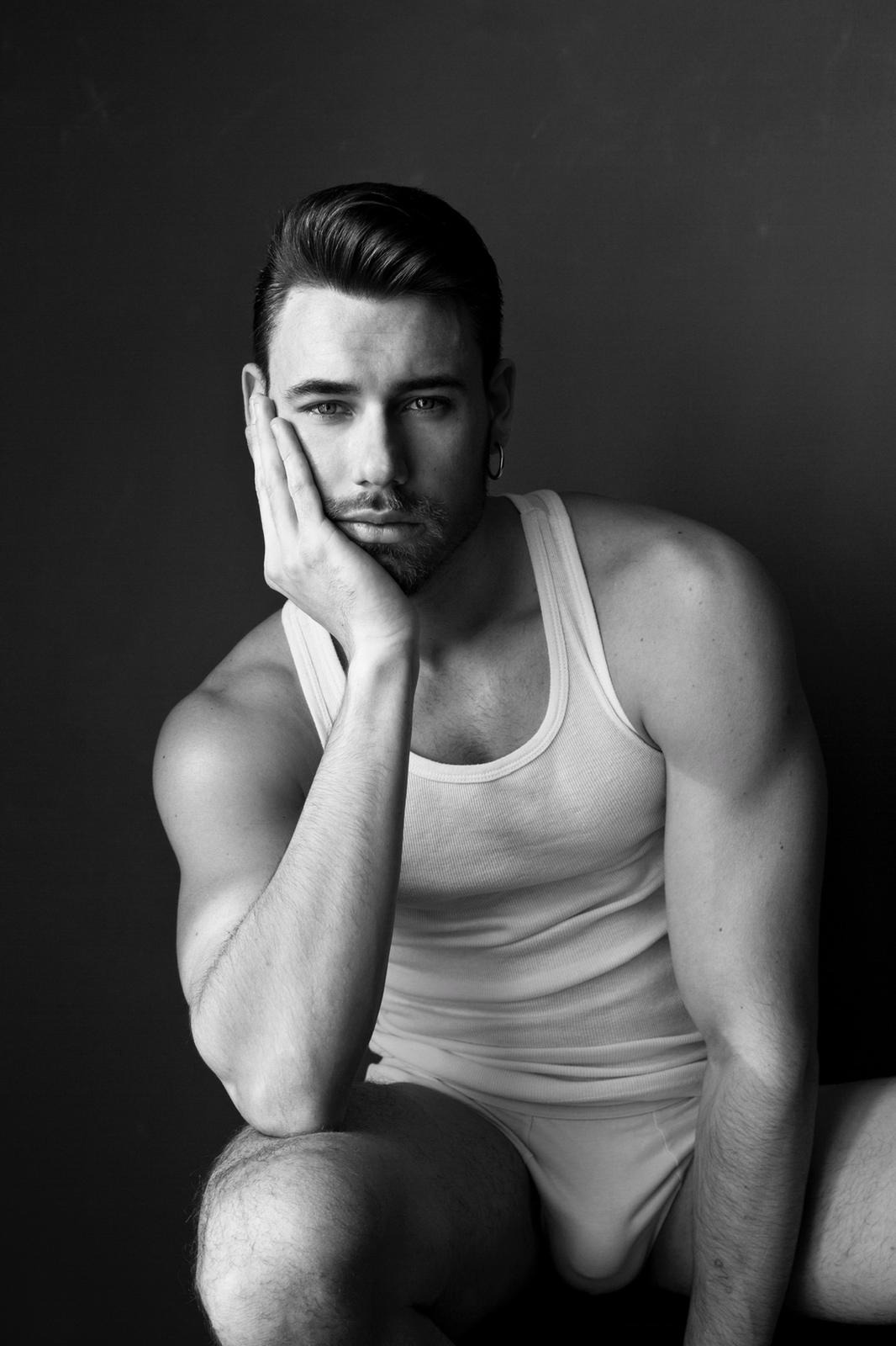Nicol&ograve; — Model & Host in Milano photo 4