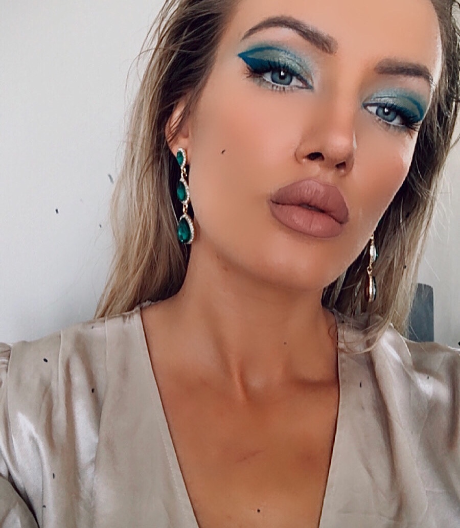 Almedina — Model & Hostess in Budapest photo 6