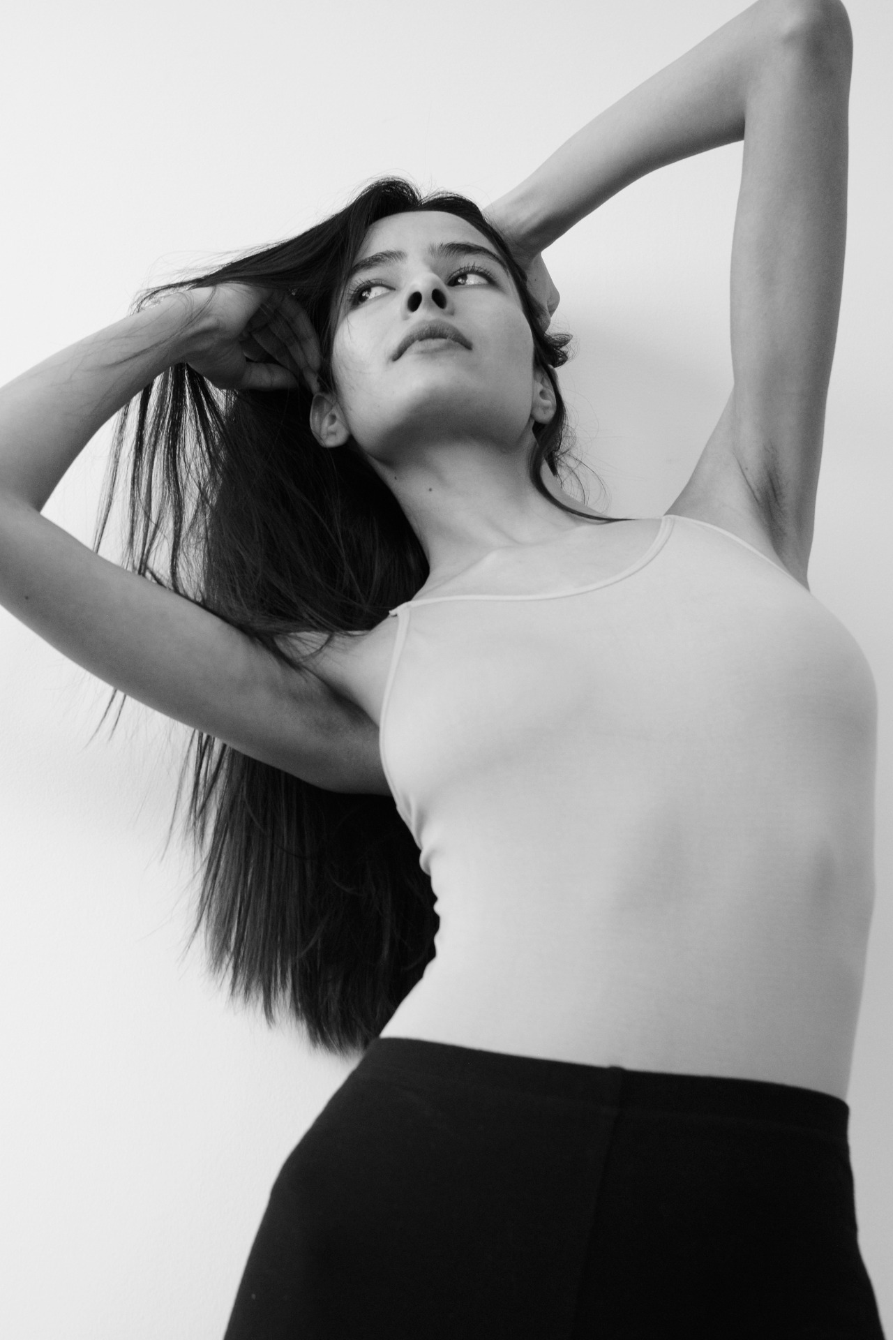 Priya — Model & Hostess in Paris photo 1