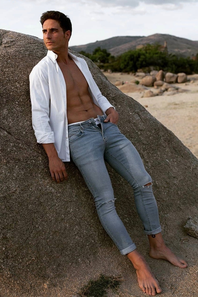 H&eacute;ctor — Model & Host in Sotillo De La Adrada photo 2