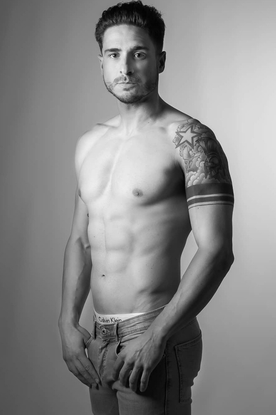 H&eacute;ctor — Model & Host in Sotillo De La Adrada photo 6