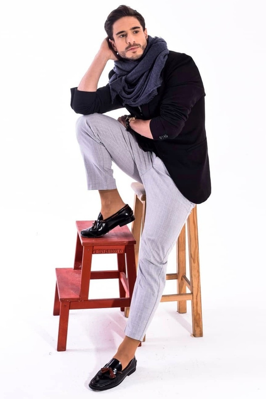 H&eacute;ctor — Model & Host in Sotillo De La Adrada photo 8